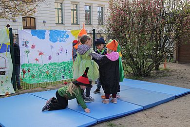 Theateraufführung der Kinder aus der Kita "Gerne Groß".