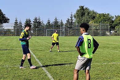 Spieler auf Fußballplatz