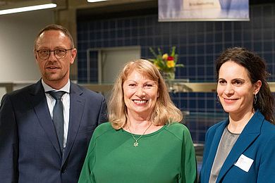 v.l.n.r. Tobias Schmidt (Hauptgeschäftsführer*in BBW-Leipzig-Gruppe), Staatsministerin Petra Köpping (Ministerium für Soziales und Gesellschaftlichen Zusammenhalt, SPD), Tanja Ergin (Geschäftsführer*in BAG BBW)