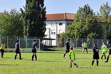Spieler auf Fußballplatz