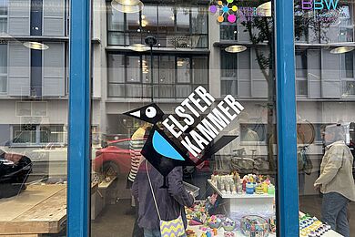 Blick auf das Schaufenster von außen